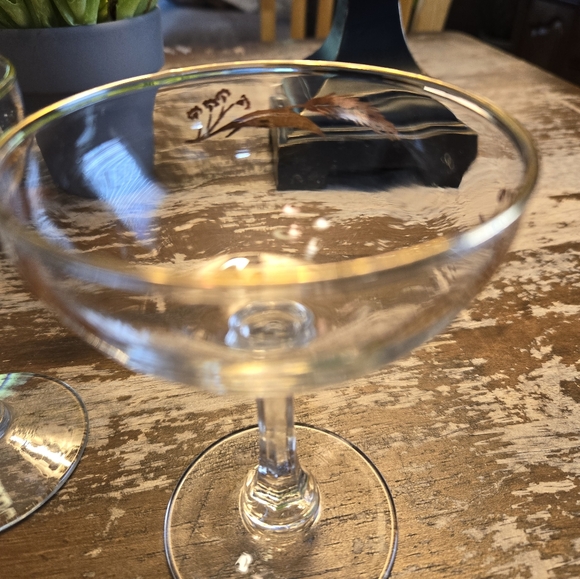 2 Gold Leaf Stemware - Picture 9 of 15